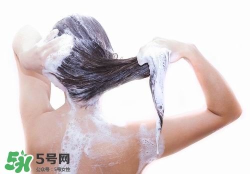洗頭發(fā)掉頭發(fā)怎么辦？掉頭發(fā)應(yīng)該怎么做？