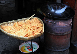 馓子里為什么要放明礬？馓子里有明礬嗎？