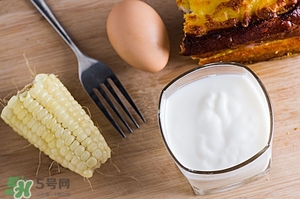 老酸奶和酸奶的區(qū)別 老酸奶和酸奶哪個(gè)好 老酸奶和酸奶的區(qū)別 老酸奶和酸奶哪個(gè)好