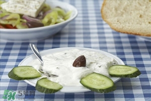 老酸奶和酸奶的區(qū)別 老酸奶和酸奶哪個(gè)好 老酸奶和酸奶的區(qū)別 老酸奶和酸奶哪個(gè)好