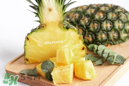 口腔潰瘍能吃菠蘿嗎？吃菠蘿會導(dǎo)致口腔潰瘍嗎？