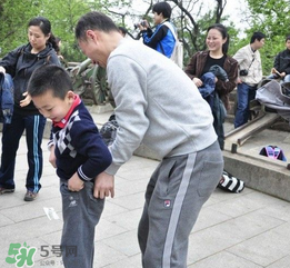 清明節(jié)穿什么衣服？清明節(jié)是適合穿什么衣服？