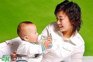 寶寶喝水都吐怎么辦 寶寶喝水都吐是怎么回事 寶寶喝水都吐怎么辦 寶寶喝水都吐是怎么回事