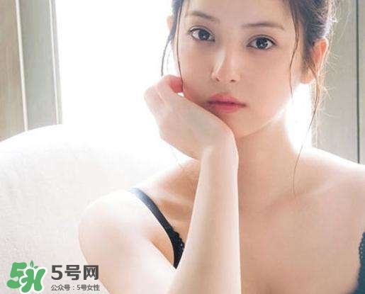 乳暈有小疙瘩是怎么回事？乳暈什么顏色正常