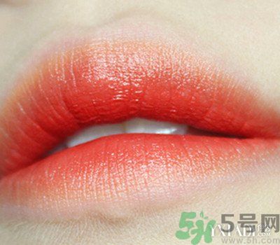 咬唇妝用什么口紅好？咬唇妝適合哪種嘴唇？