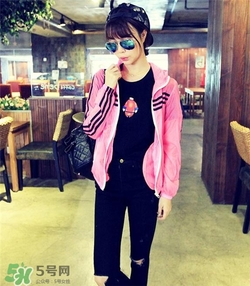 熒光色衣服怎么搭配？熒光色衣服怎么搭配好看？