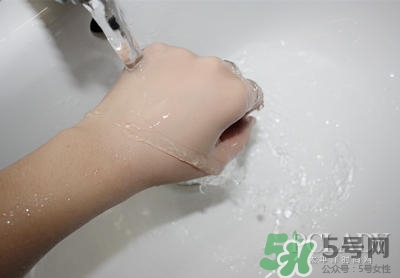 植村秀小燈泡584和784哪個白？植村秀小燈泡584和784對比