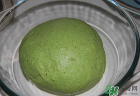 菠菜汁和面怎樣做更綠？怎么樣菠菜汁和面更綠？