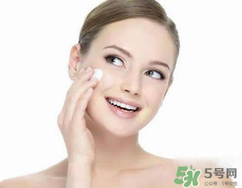 卸妝膏可以當洗面奶嗎？用完卸妝膏后還要用洗面奶嗎？