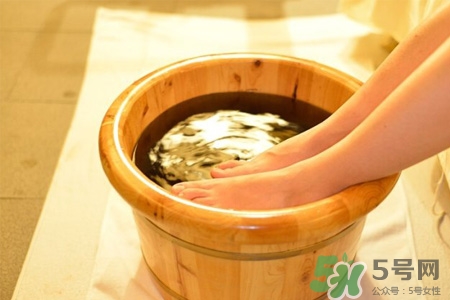 艾草泡腳治過敏性鼻炎嗎？用艾草泡腳能治鼻炎嗎？