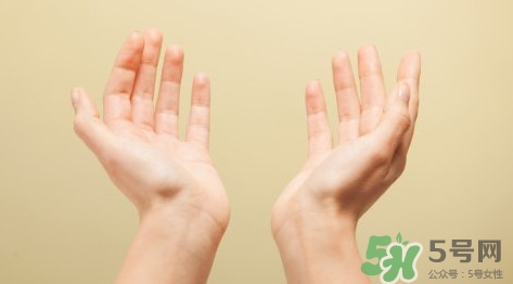早起手心發(fā)熱怎么回事？早起手心為什么發(fā)熱？