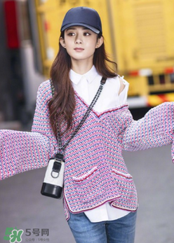 香奈兒gabrielle手袋怎么搭配？chanel gabrielle包包怎么背好看？