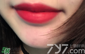 美寶蓮女皇色是哪個(gè)色號？美寶蓮女皇色口紅試色