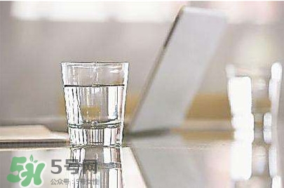 玻璃杯喝水安全嗎？玻璃杯喝水安不安全