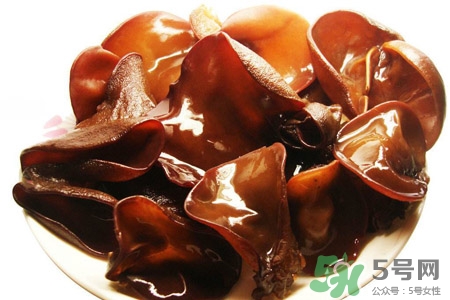 泡黑木耳用什么水泡？泡木耳用熱水還是涼水？