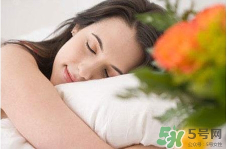 睡覺(jué)手腳發(fā)麻是怎么回事？睡覺(jué)手腳發(fā)麻是什么原因