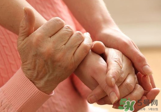 手腳發(fā)麻吃什么食物？手腳發(fā)麻吃什么藥最好