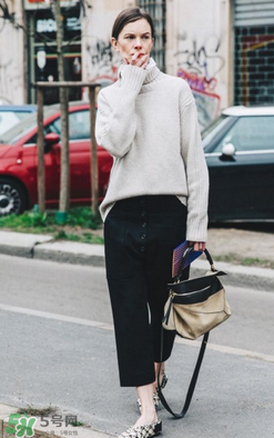 loewe puzzle怎么背好看？loewe puzzle怎么搭配好看？