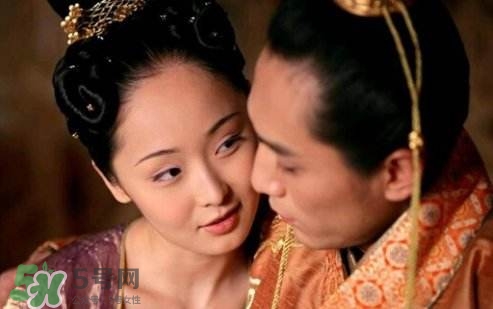 皇帝們的第一次給了誰？