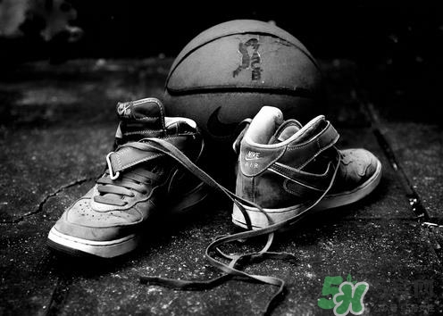 亞瑟士和耐克哪個好？asics和nike跑鞋哪個更好？