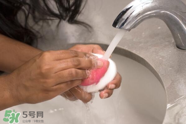 美妝蛋可以用香皂洗嗎？美妝蛋可以用肥皂洗嗎？