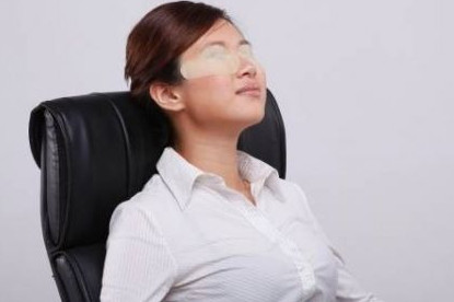 眼疲勞會(huì)引起哪些癥狀？眼疲勞會(huì)導(dǎo)致什么癥狀