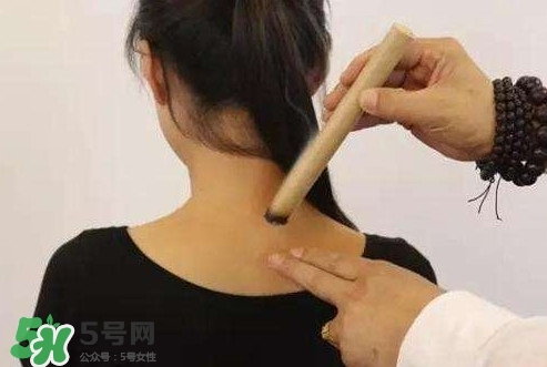 頸椎疼艾灸哪里？艾灸頸椎視頻教程