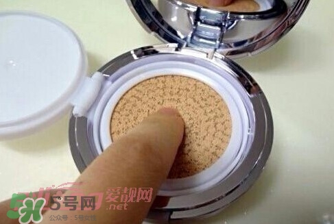 ysl蕾絲氣墊粉餅怎么用？ysl超模蕾絲氣墊粉餅使用方法