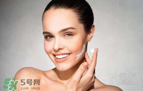涂了隔離還要涂bb霜嗎？先涂隔離還是先涂bb霜？