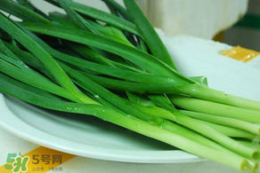 蒜苗發(fā)黃怎么回事？蒜苗發(fā)黃是什么原因？