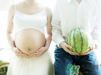 孕期高潮宮縮會怎樣？孕期高潮對小孩有害嗎？