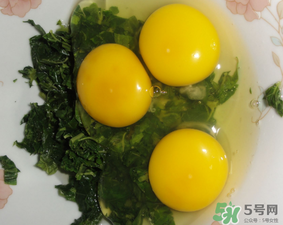 痛風(fēng)能吃香椿炒雞蛋嗎？痛風(fēng)患者吃香椿炒雞蛋好嗎？