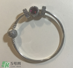 潘多拉美女與野獸手鏈?zhǔn)鞘裁床馁|(zhì)？pandora美女與野獸是銀的嗎？