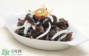 洋蔥和木耳可以一起吃嗎？洋蔥可以和木耳一起炒嗎？