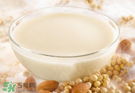 香椿和豆?jié){能一起吃嗎？喝豆?jié){可以吃香椿炒雞蛋嗎？