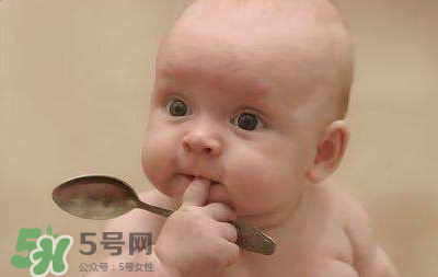 四個(gè)月的寶寶可以喝果汁嗎？寶寶四個(gè)月能喝果汁嗎？
