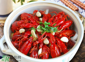 龍蝦變黑了還能吃嗎？龍蝦頭變黑了還能吃嗎？