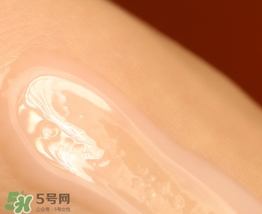 蘭嘉絲汀粉水和蘭蔻粉水哪個(gè)好？蘭嘉絲汀粉水和蘭蔻粉水對(duì)比