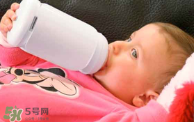 寶寶喝水喝奶要分開用奶瓶嗎？奶瓶喝水和喝奶要分開嗎？