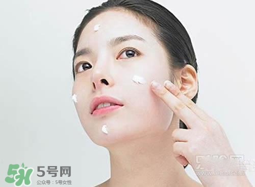 肌底液可以當(dāng)精華用嗎？肌底液可以代替精華嗎？