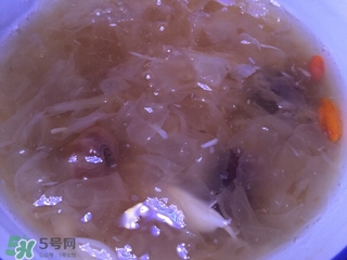 來(lái)月經(jīng)想睡覺(jué)是咋回事？為什么月經(jīng)期間很困