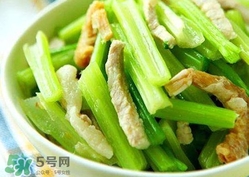 芹菜怎么炒好吃？芹菜怎么炒不苦
