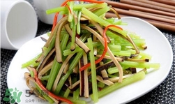 芹菜怎么炒好吃？芹菜怎么炒不苦