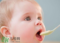 寶寶幾個(gè)月可以吃水果泥？寶寶多大可以吃果泥？