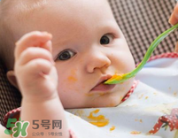 寶寶幾個(gè)月可以吃水果泥？寶寶多大可以吃果泥？