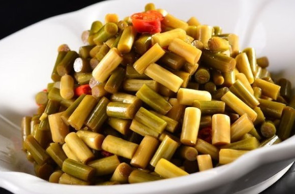 怎樣腌蒜苔才好吃？家常腌蒜苔的方法