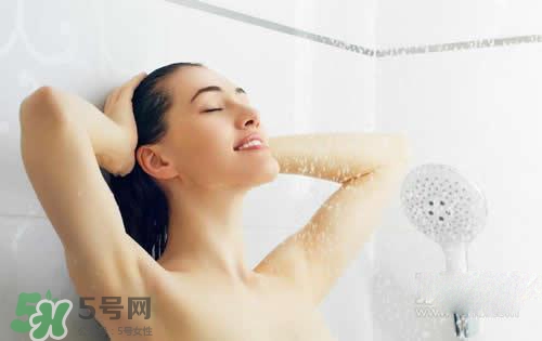 天天洗澡身上還癢是怎么回事？天天洗澡身上還癢怎么辦？