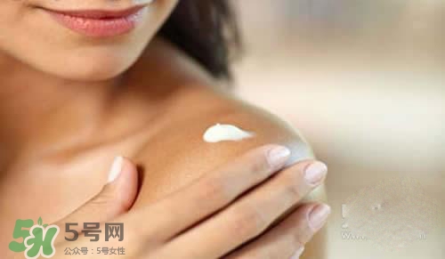 天天洗澡身上還癢是怎么回事？天天洗澡身上還癢怎么辦？