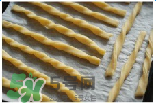 適合寶寶吃的小餅干怎么做？寶寶能吃的小餅干怎么做？