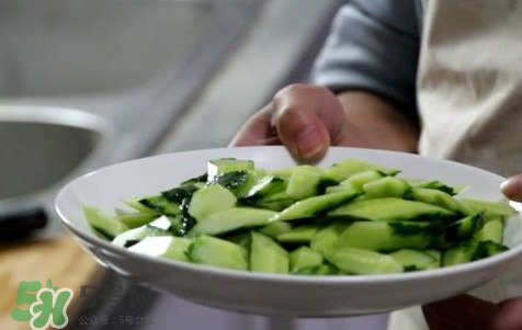 黃瓜怎么切菱形？如何將黃瓜切菱形